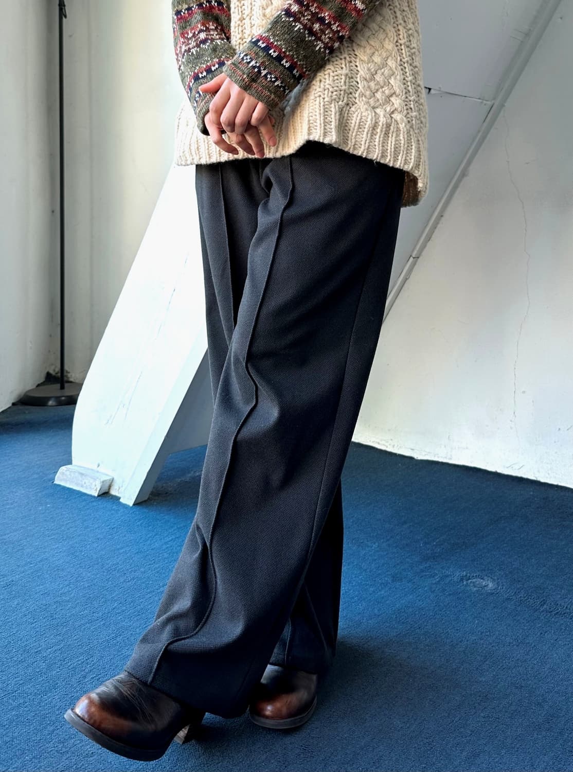 Heavy tweed fabric center crease pants 상품이미지4