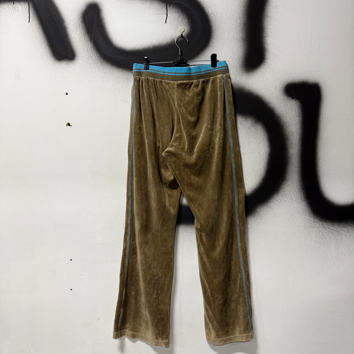 푸마 올드스쿨 브라운 벨벳 세미 부츠컷 밴딩 와이드 트랙 팬츠 상품이미지2