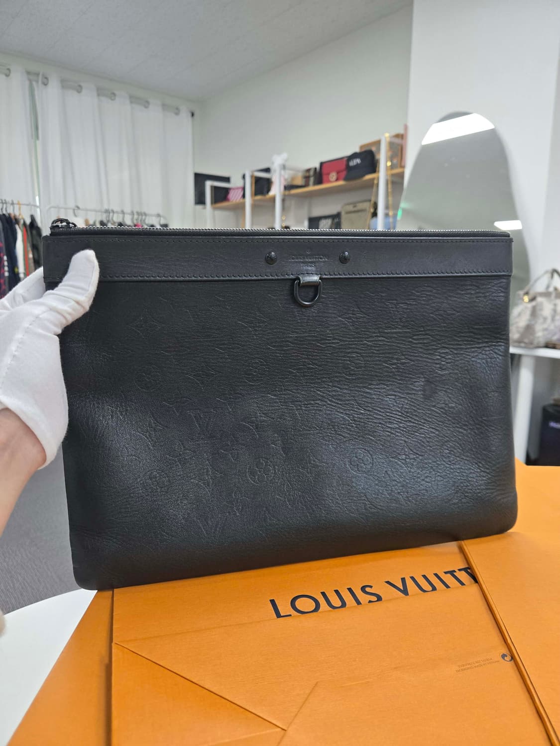 [40%할인] 루이비통 포쉐트 쉐도우 클러치백 상품이미지1