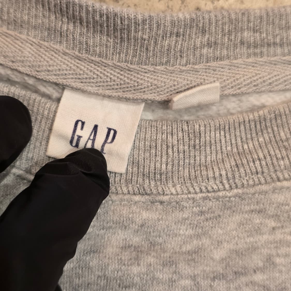 GAP 크롭 오버핏아치형 로고 크루넥 스웨트 셔츠 상품이미지3