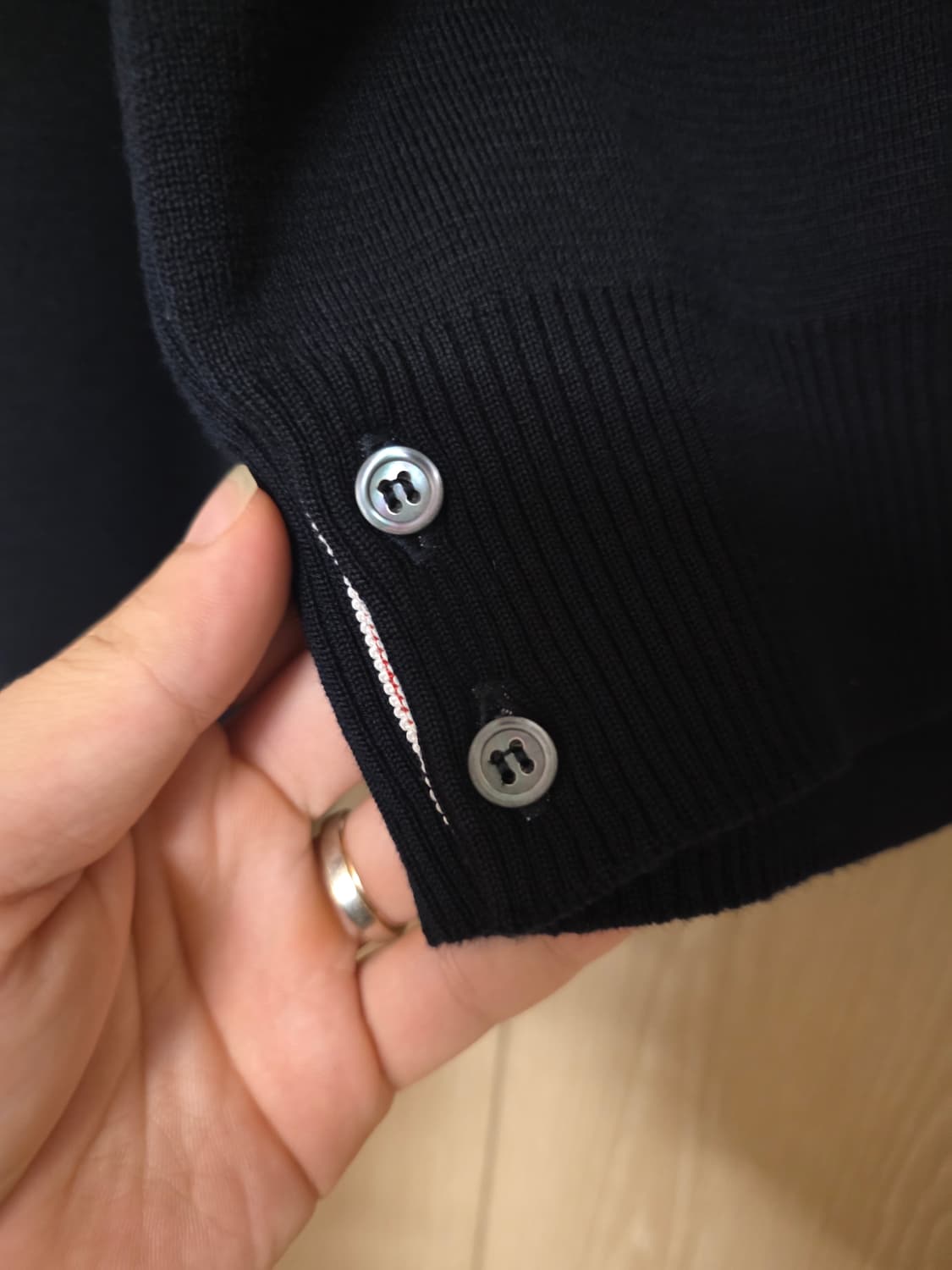 [새상품급/3] 톰브라운 백삼선 밀라노스티치 가디건 상품이미지3