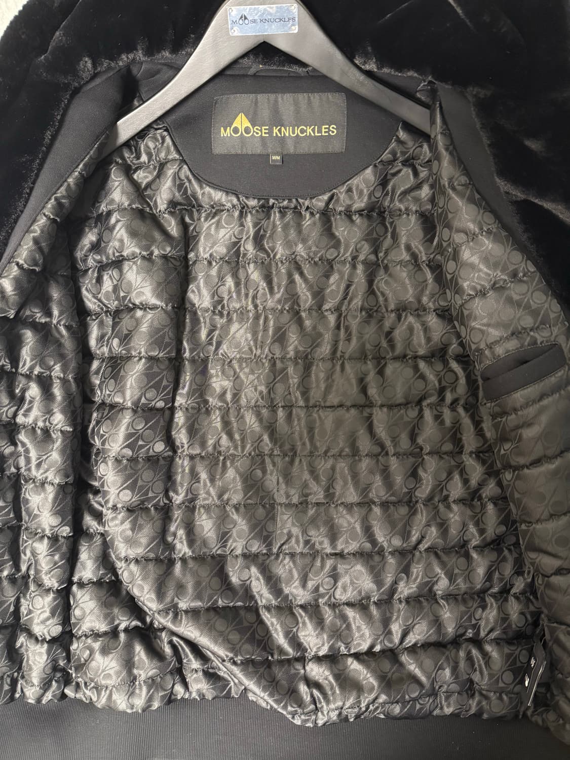 무스너클 버니스웨터 금장 상품이미지2