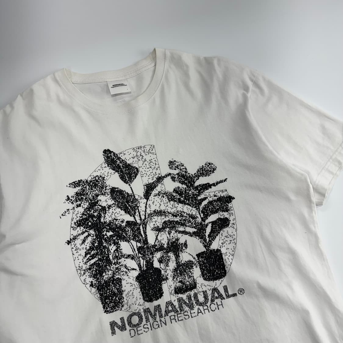 Nomanual 노메뉴얼 그래픽 화이트 반팔 상품이미지4