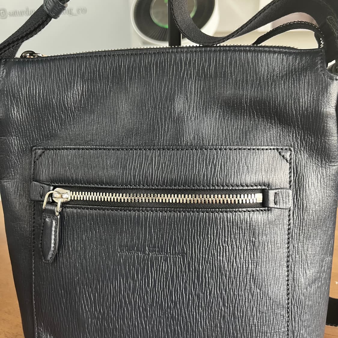 페레가모 남성 레더 크로스백 상품이미지2