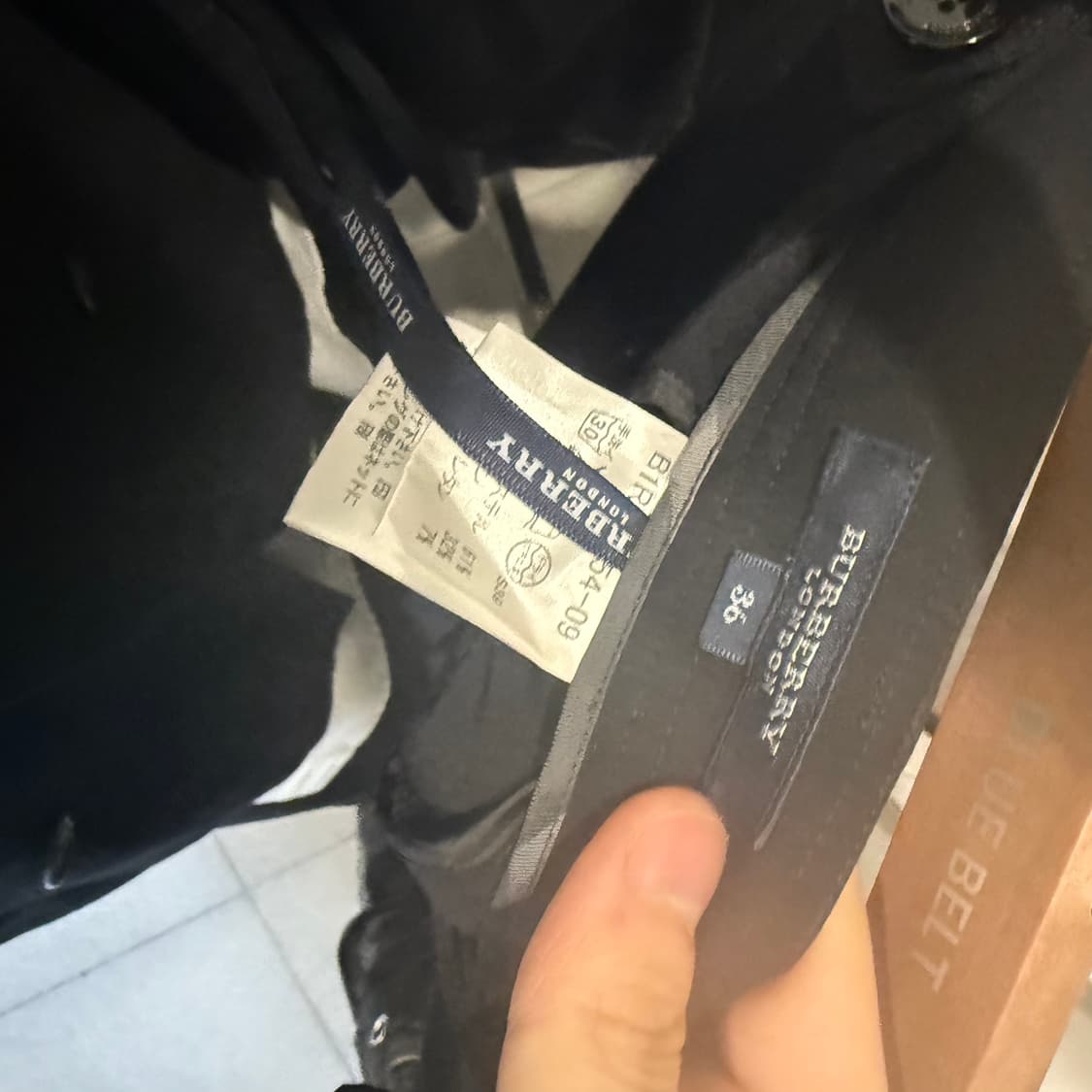 버버리 슬랙스 미니멀 테이퍼드 디테일 블랙 상품이미지5