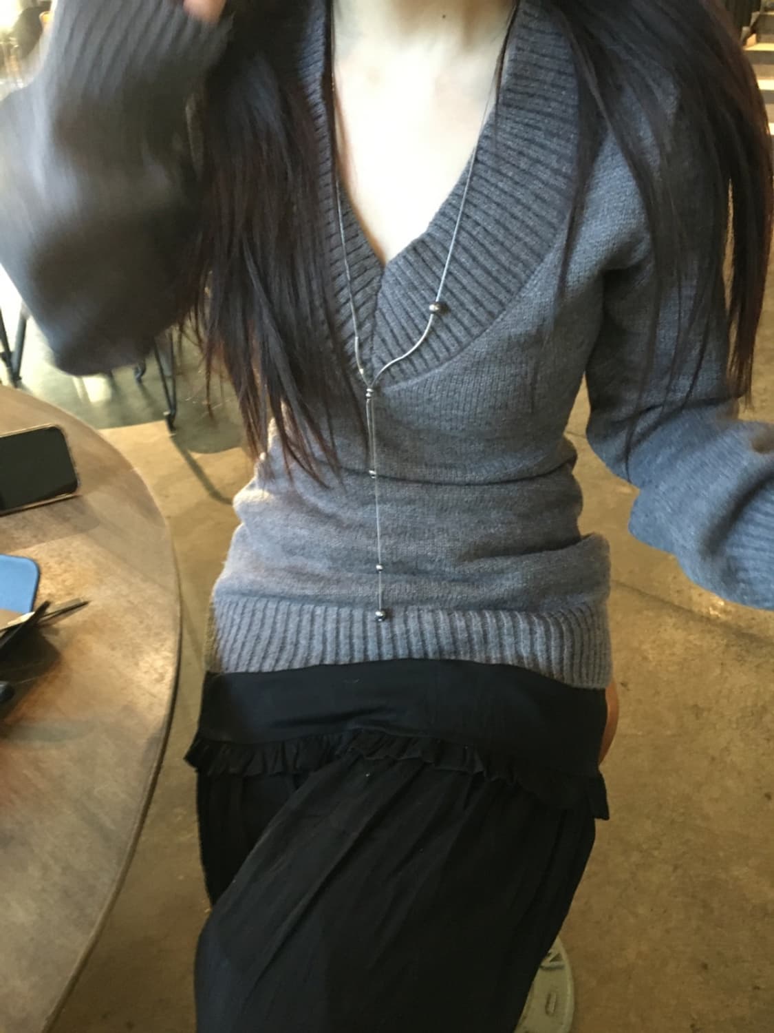 브이넥 니트(그레이) 상품이미지3