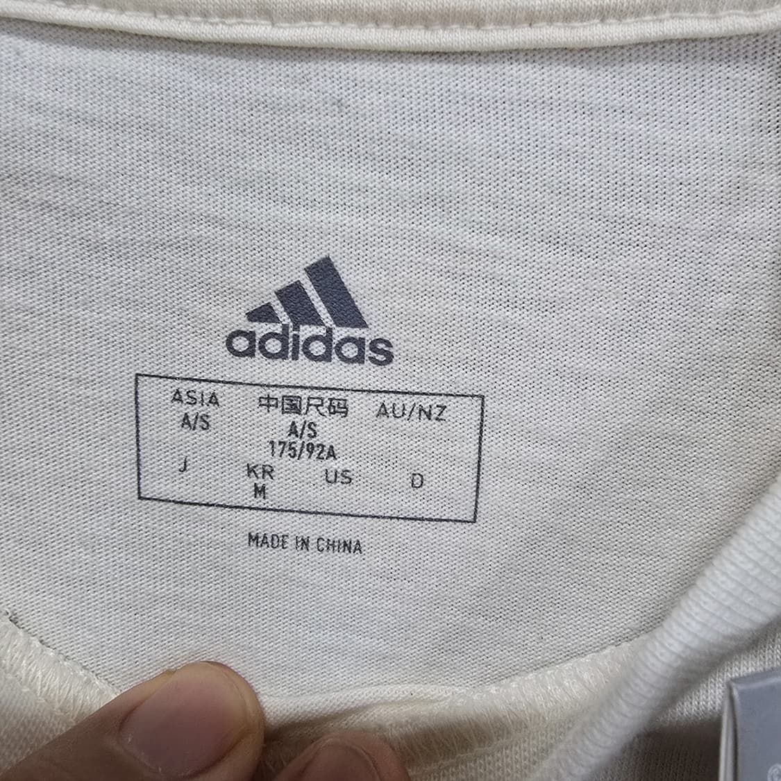 새제품)아디다스 센터 로고 코튼 반팔 티셔츠 M 상품이미지5