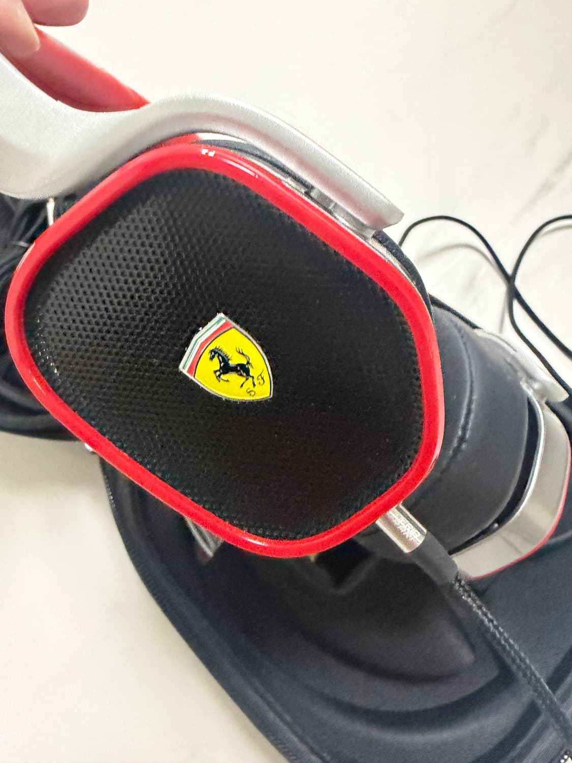 페라리 Ferrari by Logic3 브랜드의 헤드폰 상품이미지5