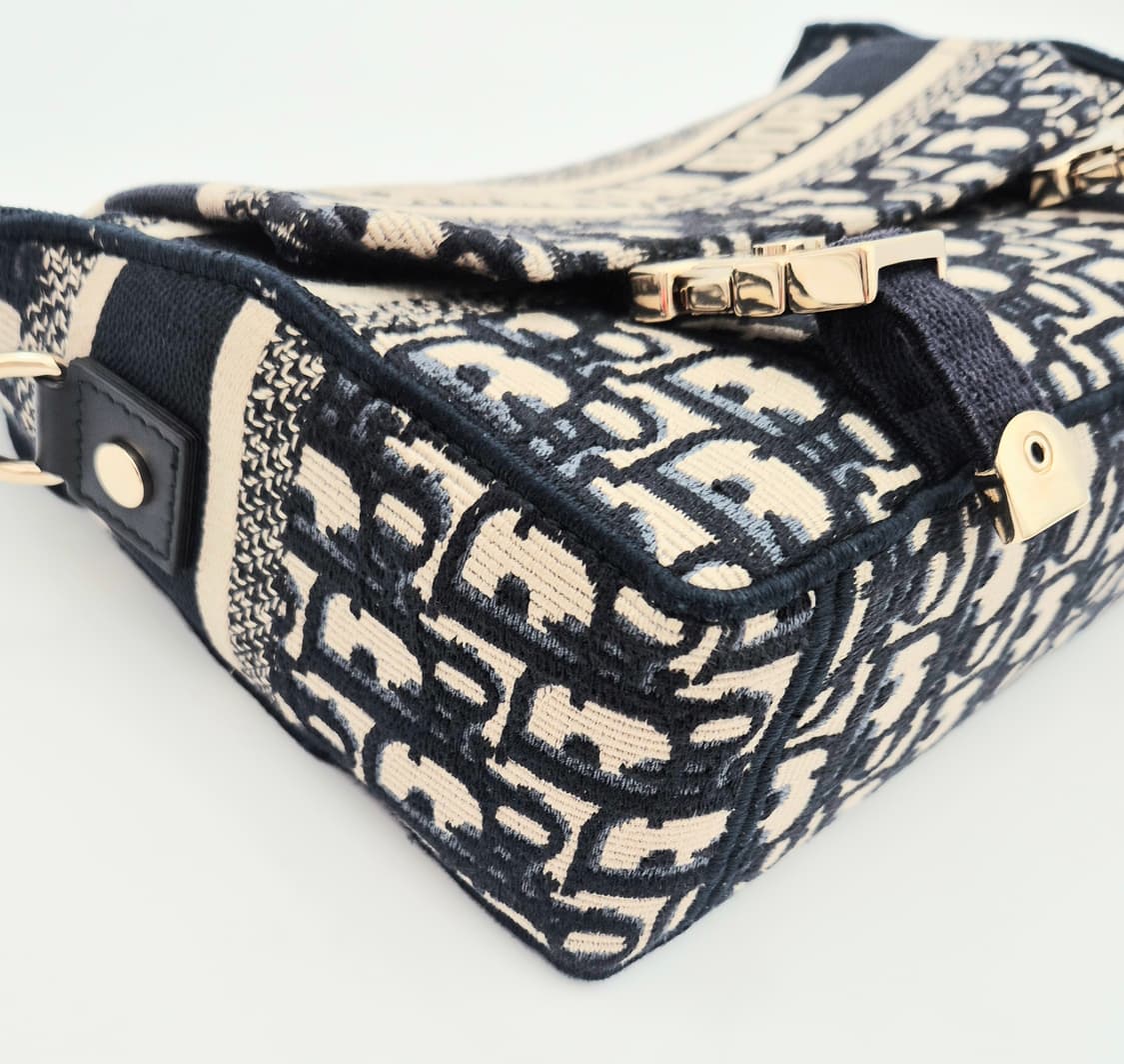 디올 오블리크 블루 캠프백 스몰 숄더백 M1241ORIW 상품이미지10