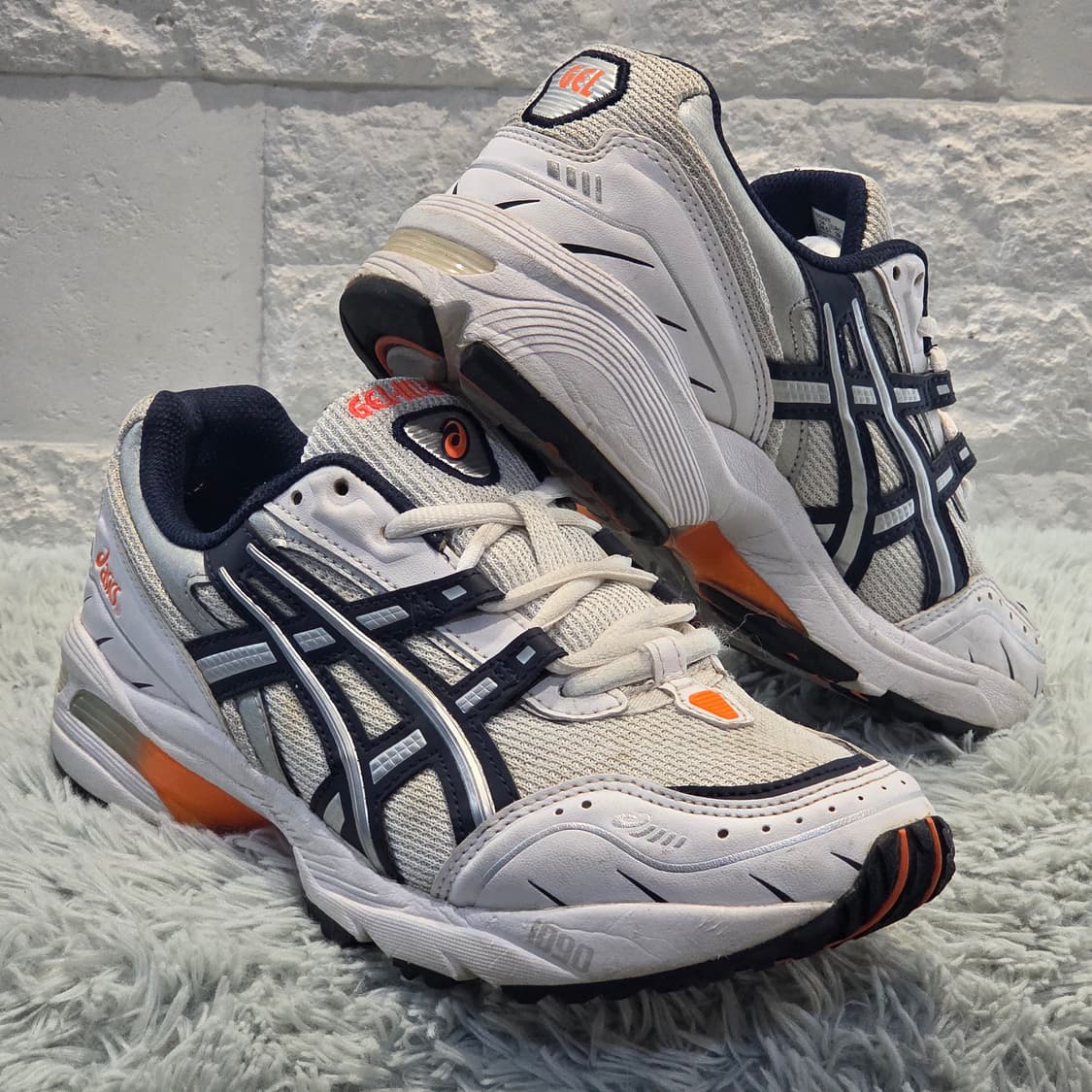 7q-6:아식스 젤 1090 화이트 네이비 러닝 스니커즈 (24.5cm) 상품이미지4