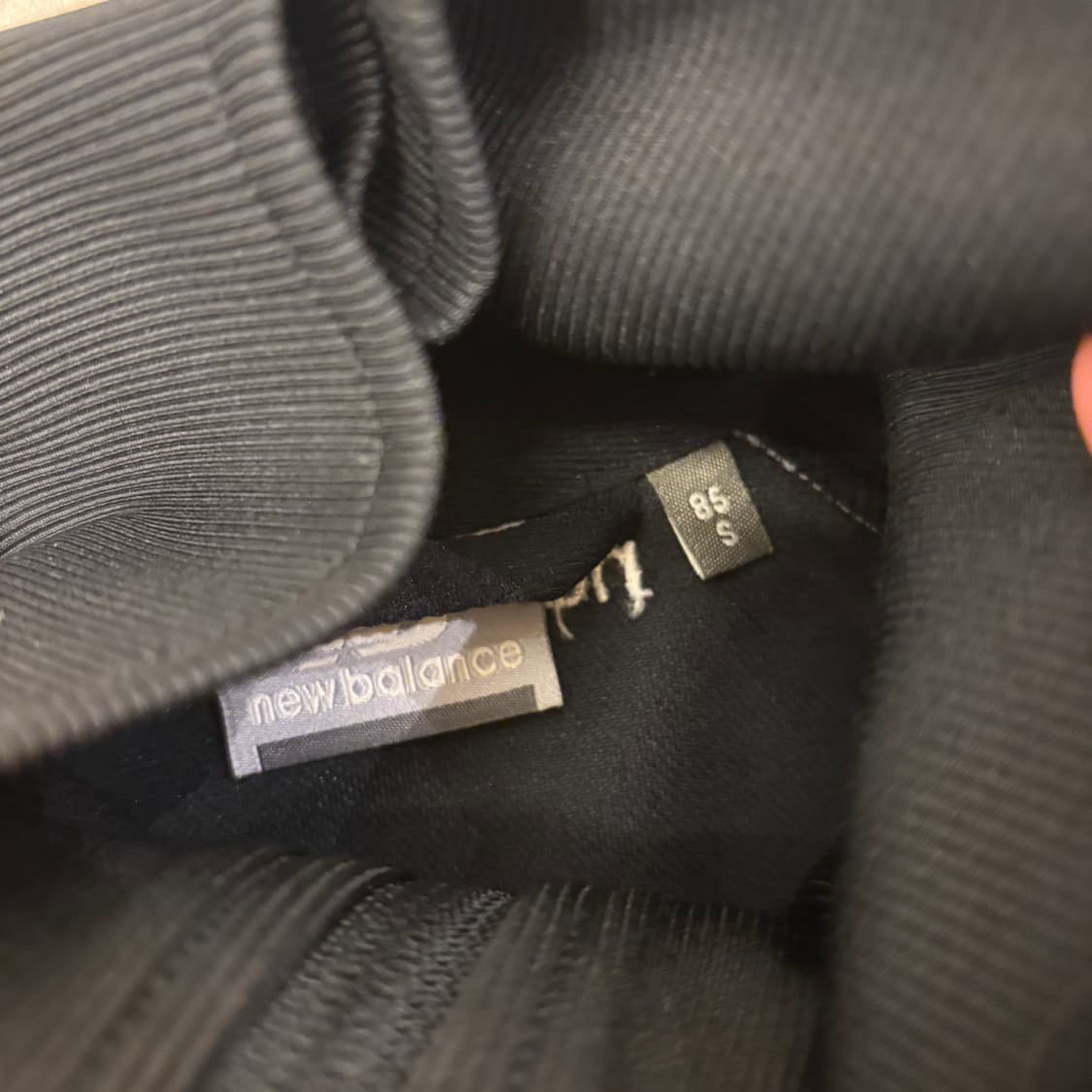 뉴발란스 우먼스 블랙 스몰로고 져지 상품이미지3