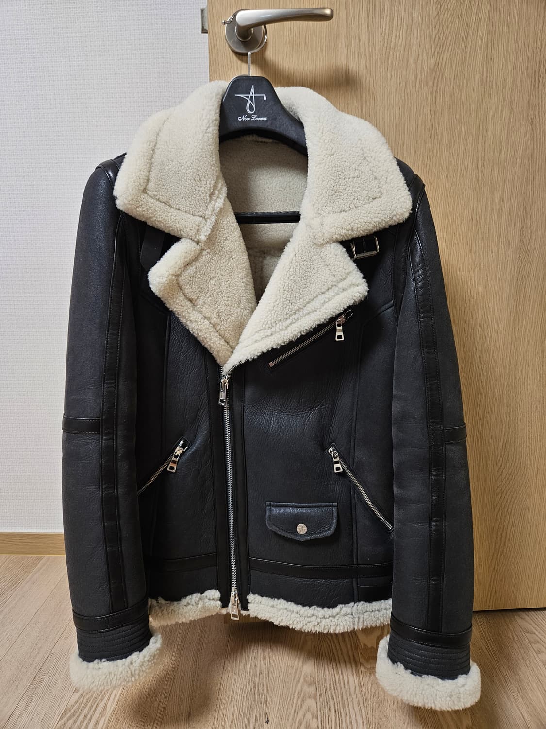 느와르라르메스 무스탕 판매 합니다 상품이미지1