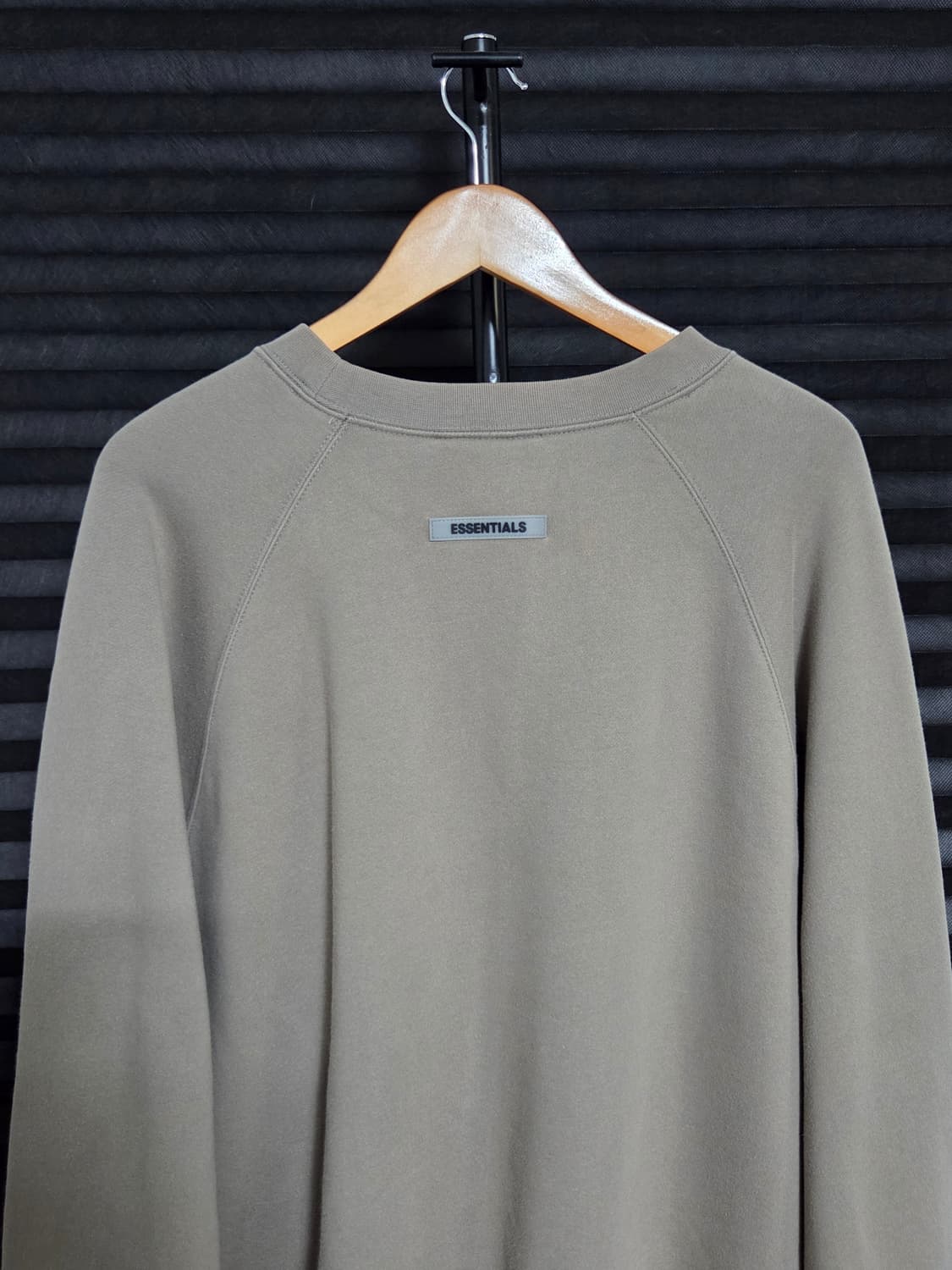 [피어오브갓 에센셜] 전면 로고 라글란 맨투맨 | 00207 상품이미지6