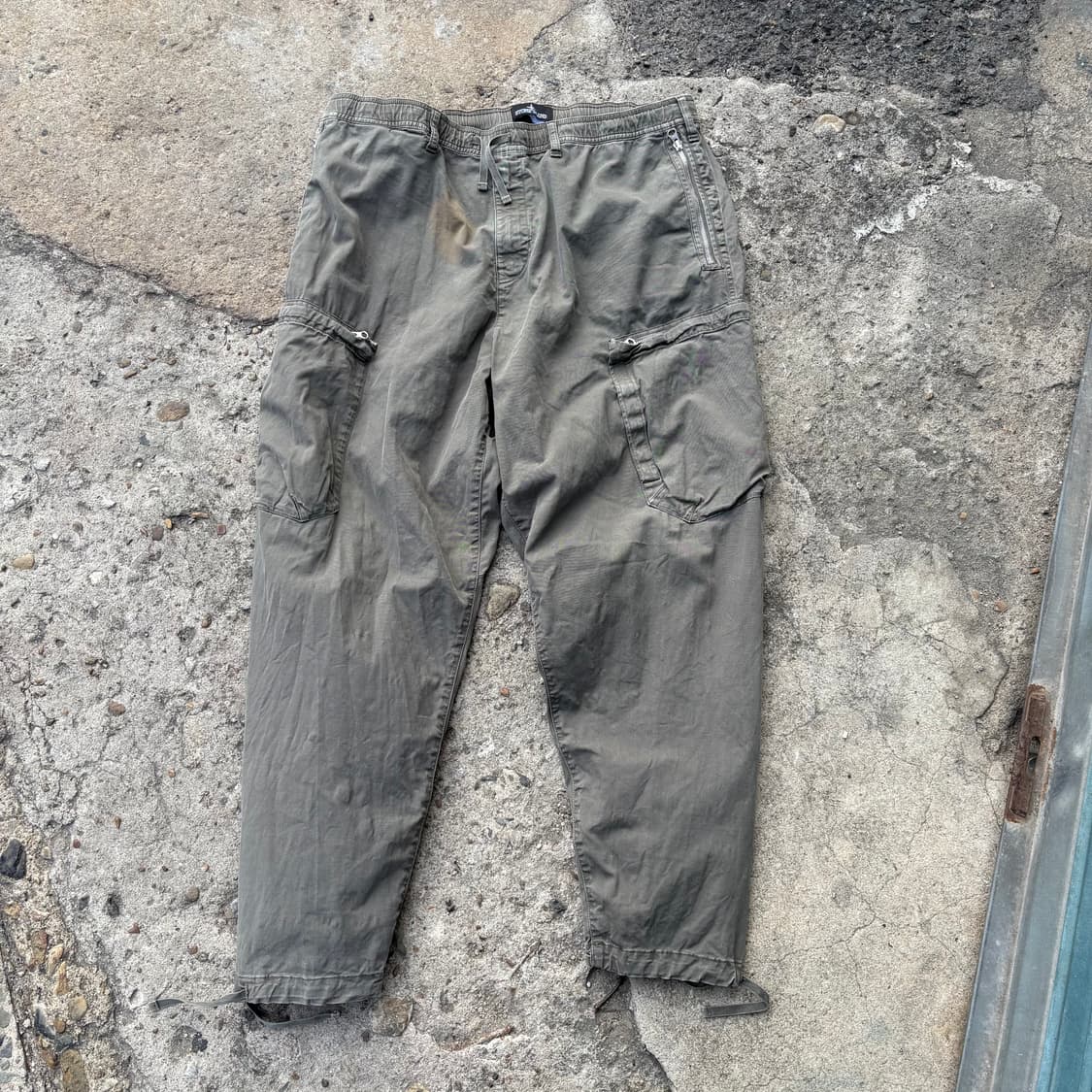 스톤아일랜드 쉐도우 프로젝트 올리브 카고 팬츠 상품이미지1