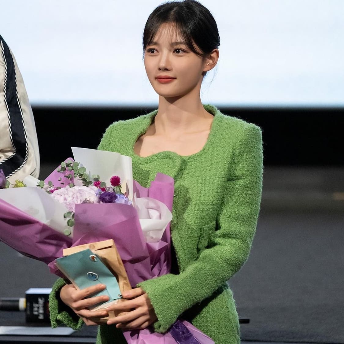 [M] 렉토 홀리데이 부클 커브드 넥 트위드 크롭 자켓 그린 상품이미지3