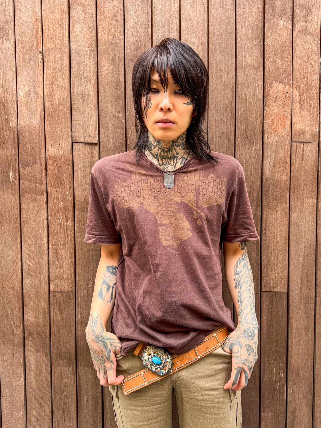 Vintage Studded Graphic V-Neck T-Shirt   상품이미지1