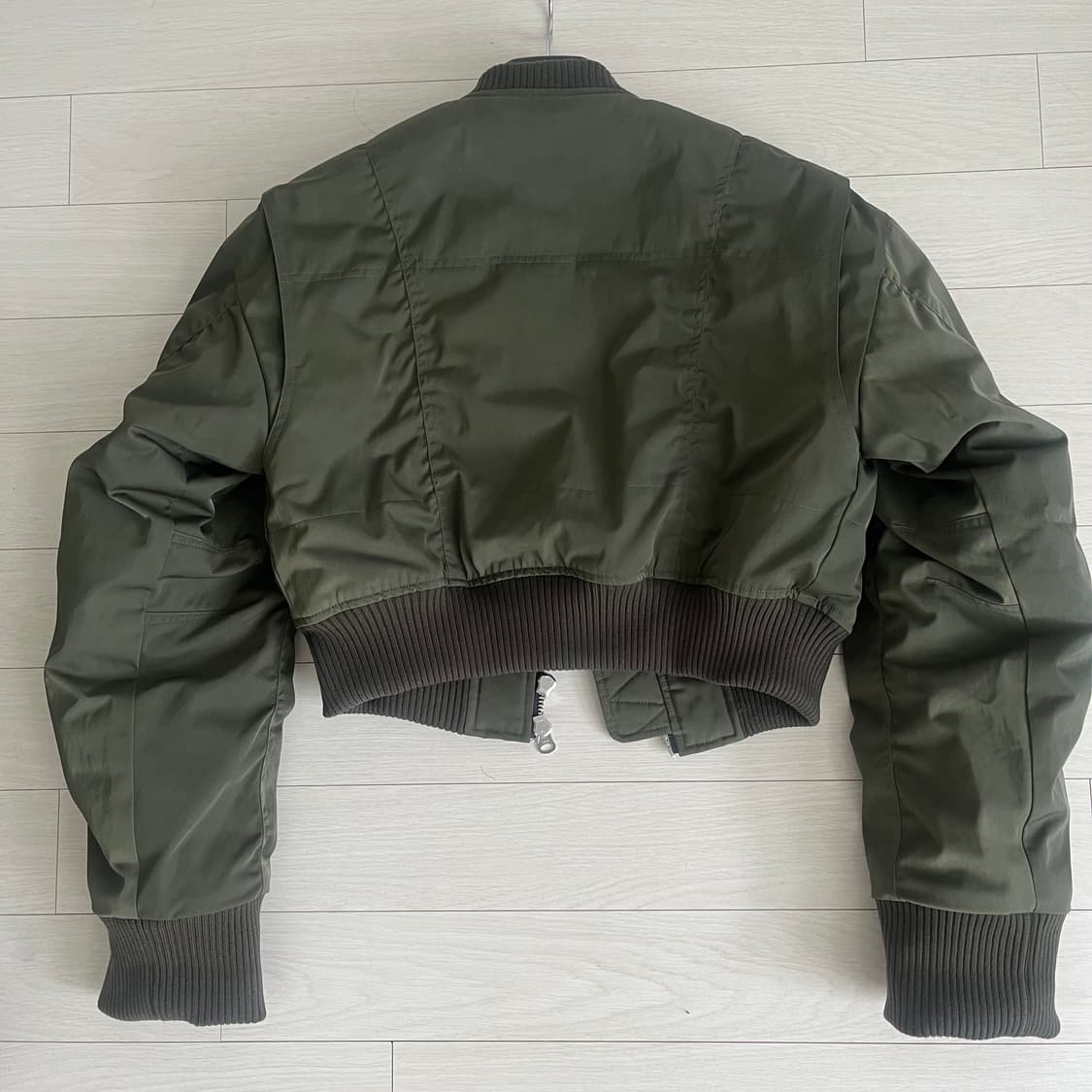 베이컨트 아카이브 멜리 패디드 봄버 카키 S 상품이미지3