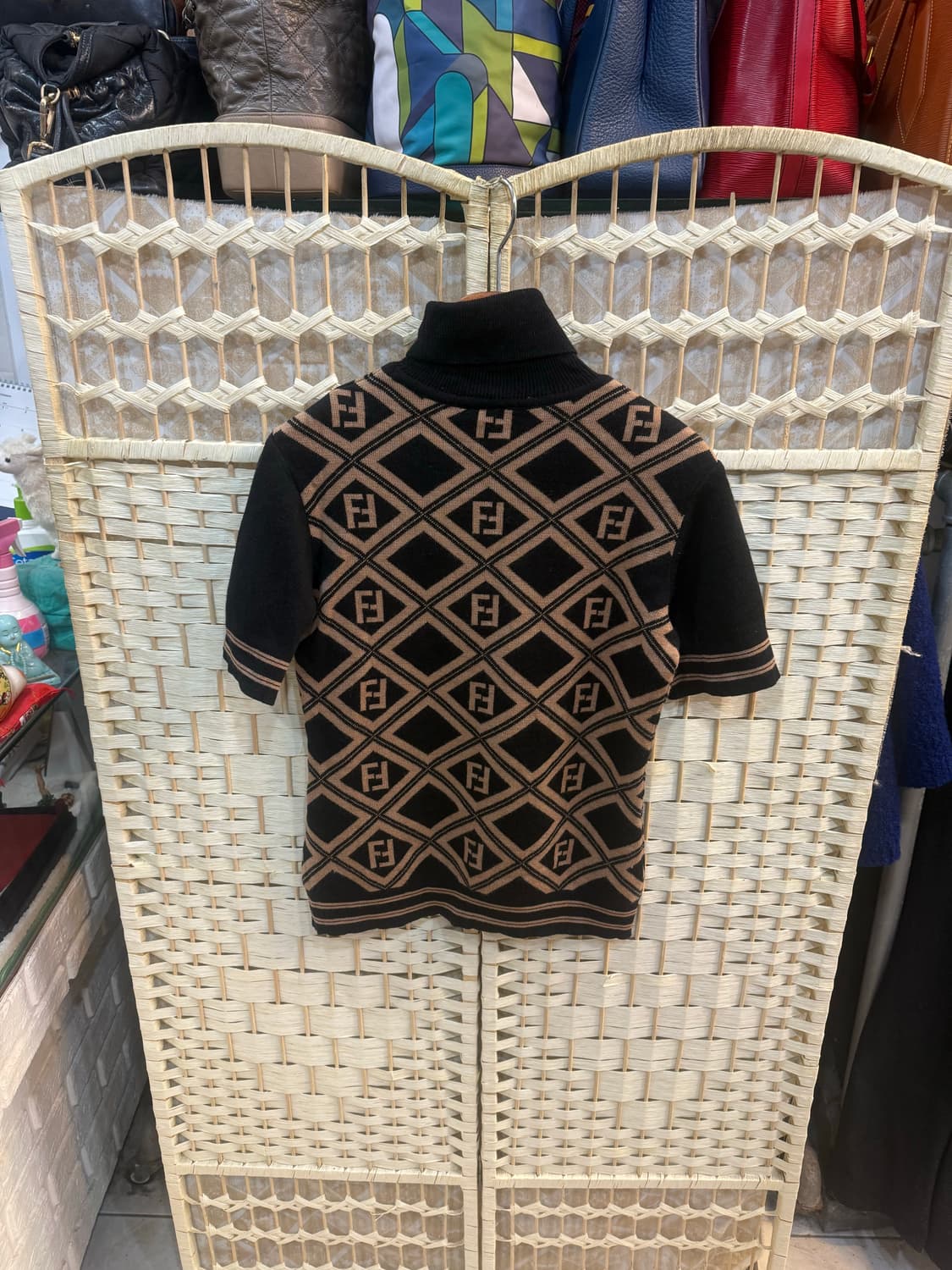 40/55-66 정품 펜디 주카 니트 팝니다 상품이미지5