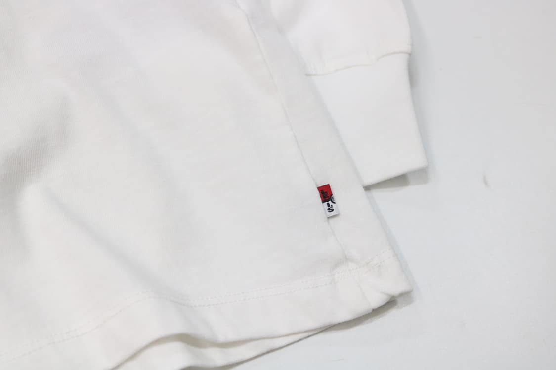 새상품 리바이스 x 포켓몬스터 롱슬리브 상품이미지4