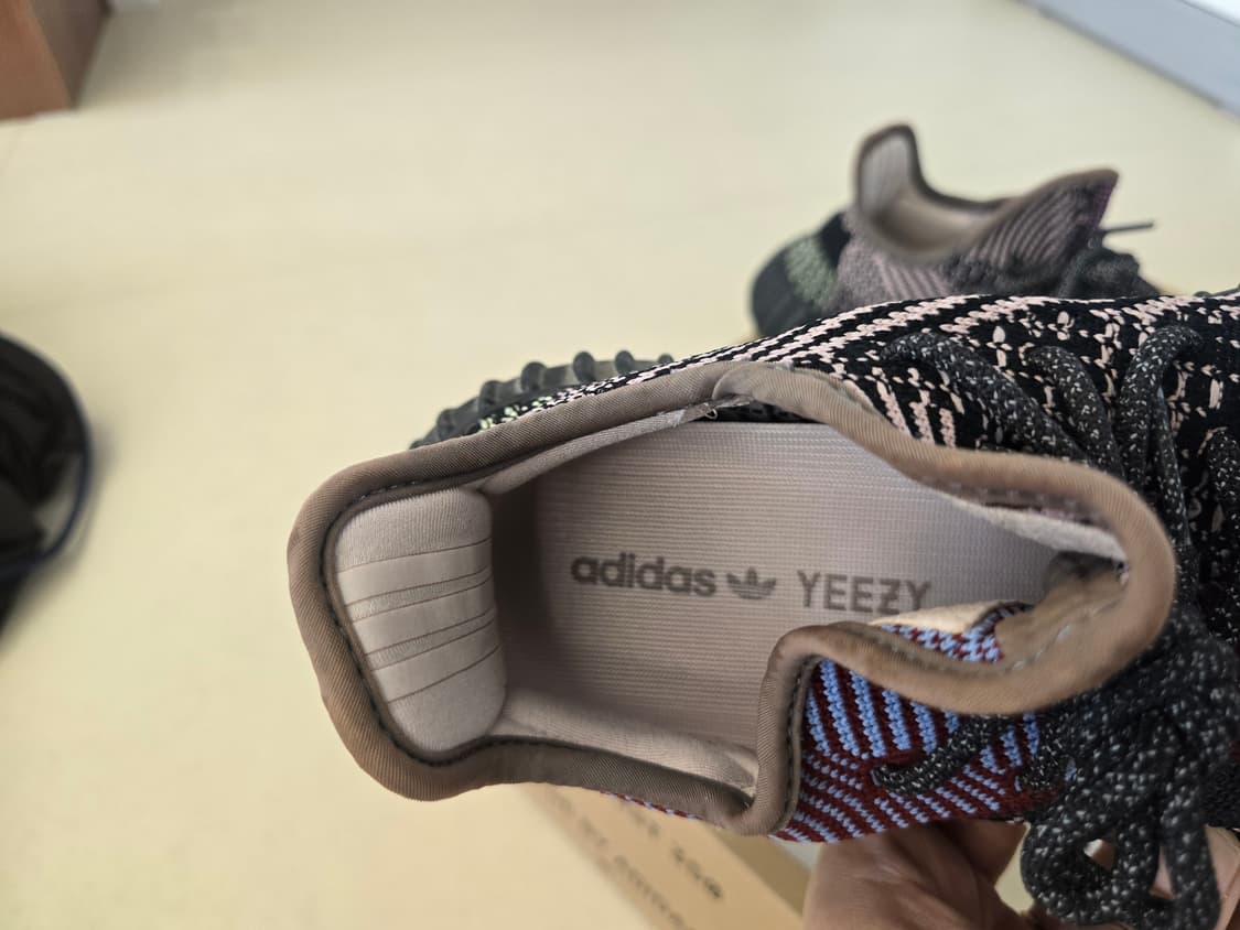 이지 부스트 350 V2  상품이미지5
