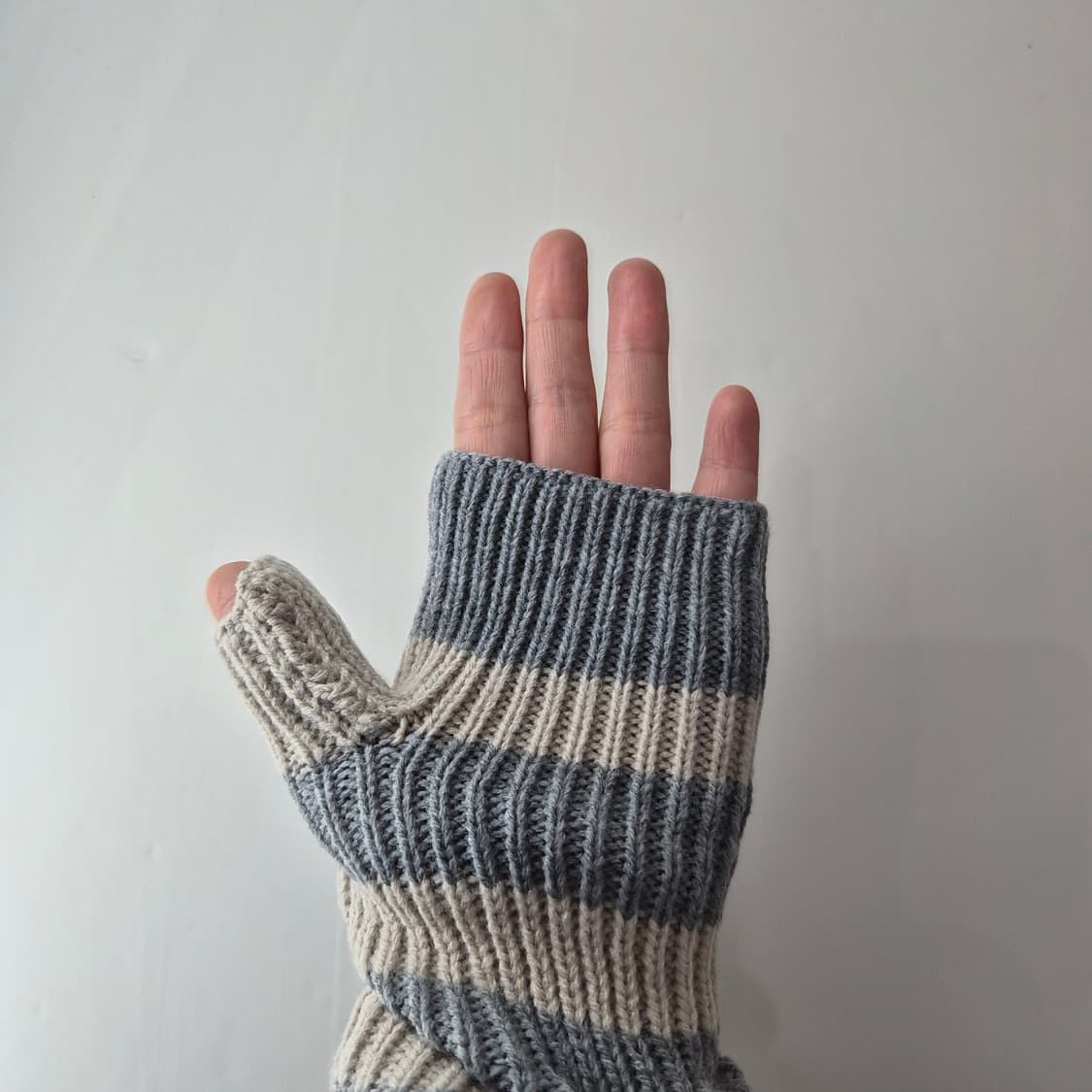 그레이 아이보리 스트라이프 니트 암워머 팔토시 상품이미지1