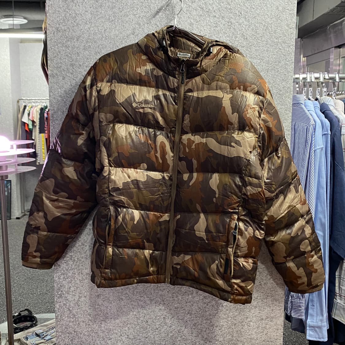 컬럼비아 카모플라주 패턴의 후디드 푸퍼 패딩 B3883 상품이미지2