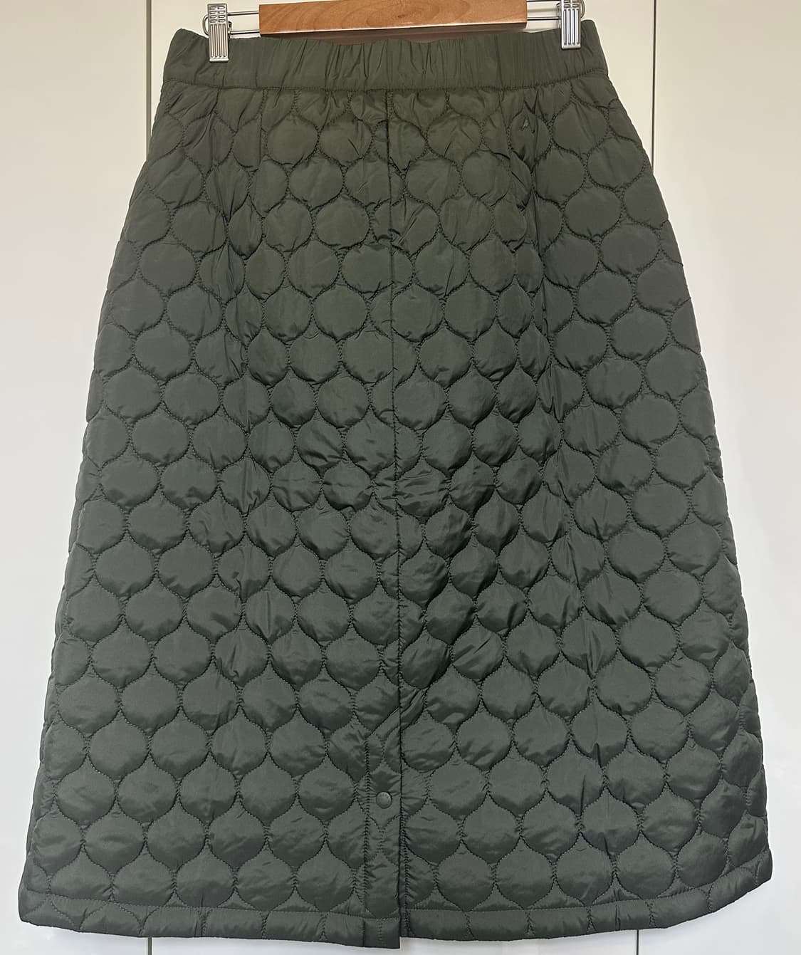 네파카키색 퀼팅 패딩랩 스커트 상품이미지4