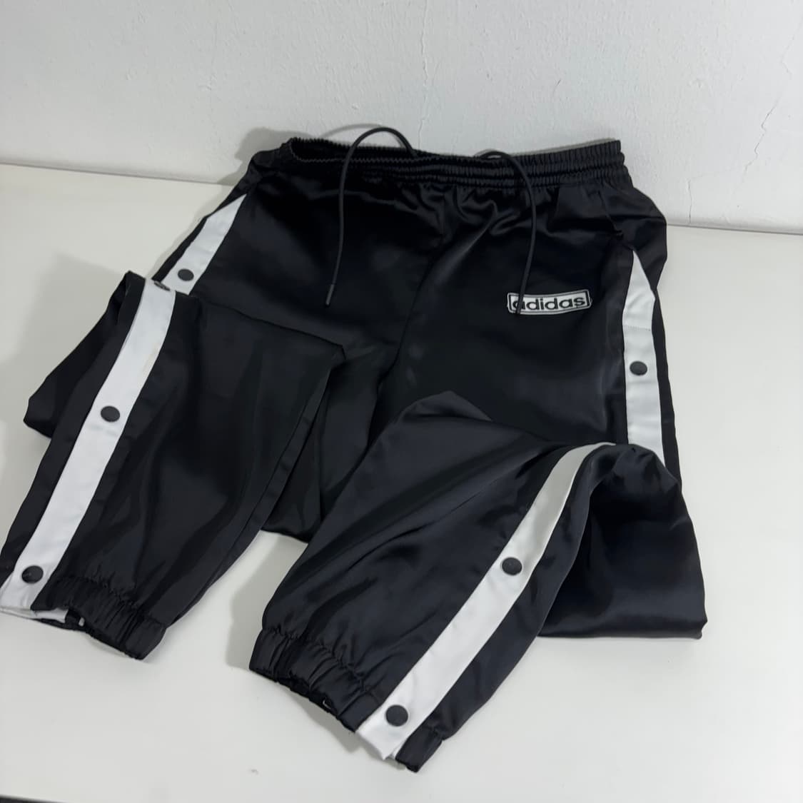 우먼M-L 아디다스오리지날 검흰 사이드버튼 져지 조거팬츠 상품이미지3