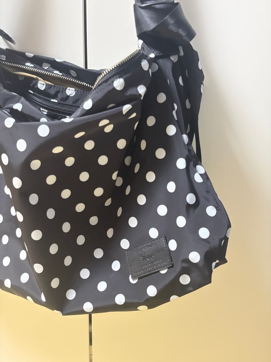 TRVR 티알브이알 폴카 도트 이지 숄더백 상품이미지3