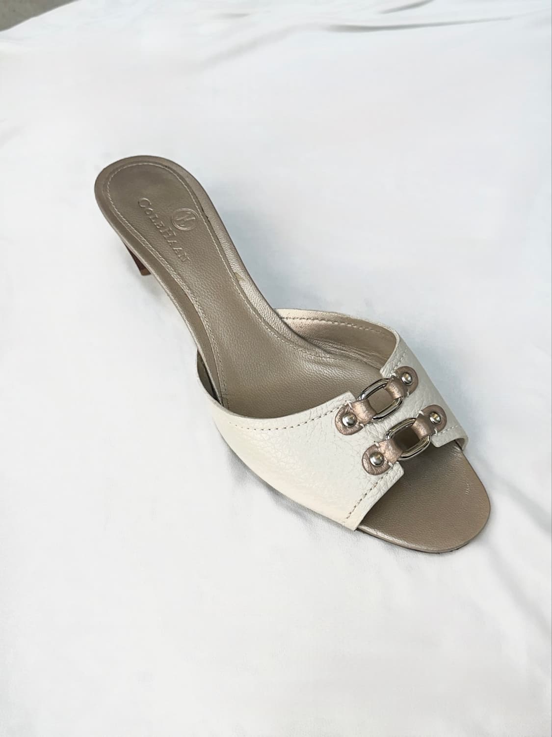 COLE HAAN ring gather mule / white silve 상품이미지2