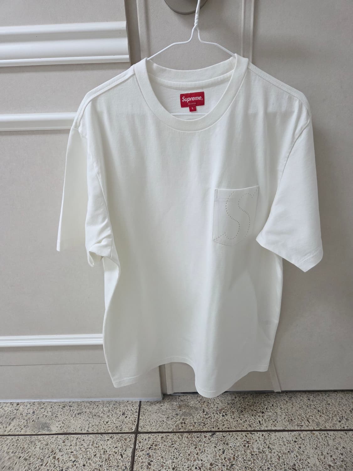 슈프림 S로고 포켓 반팔 티셔츠 화이트 L 상품이미지1