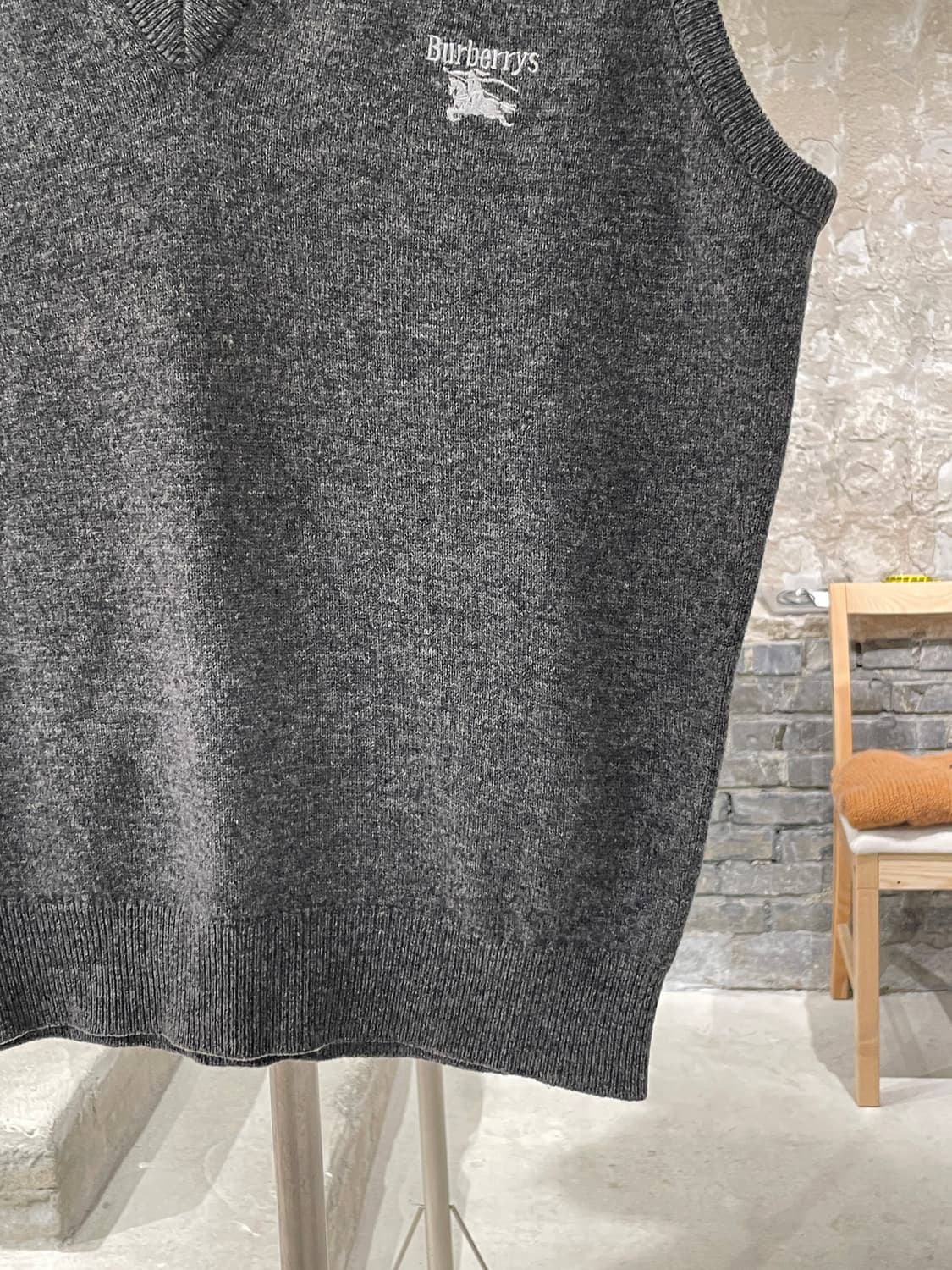 버버리 멜란지 그레이 기마로고 V넥 울 베스트 상품이미지5
