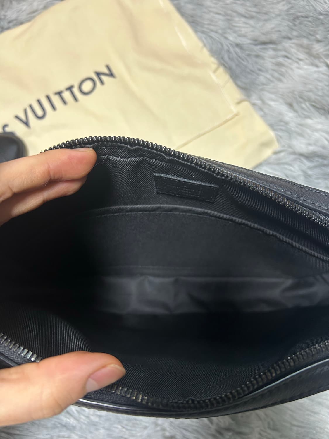 [풀구성/신형] 루이비통 쉐도우 트리오 메신저백 상품이미지5