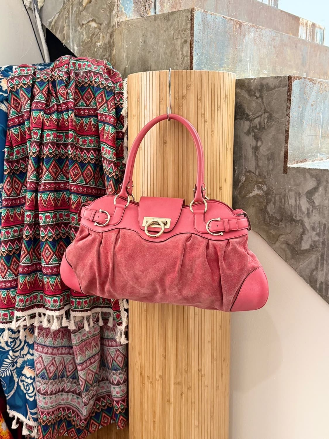 페라가모 핑크 간치니 버클 토트백 상품이미지1