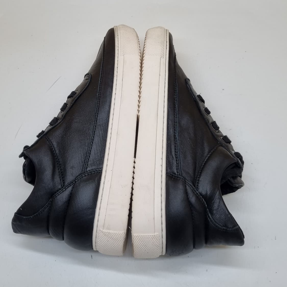 슈콤마보니 가죽스니커즈38 250. 상품이미지5