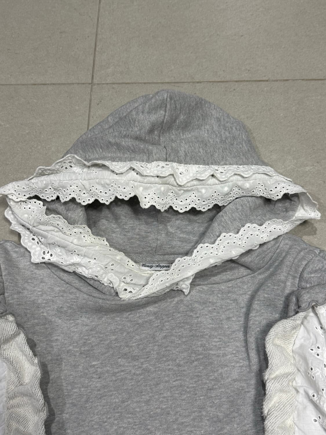 캔디스트리퍼 아카이브 천사 프릴 레이스 디테일 후드티 상품이미지3
