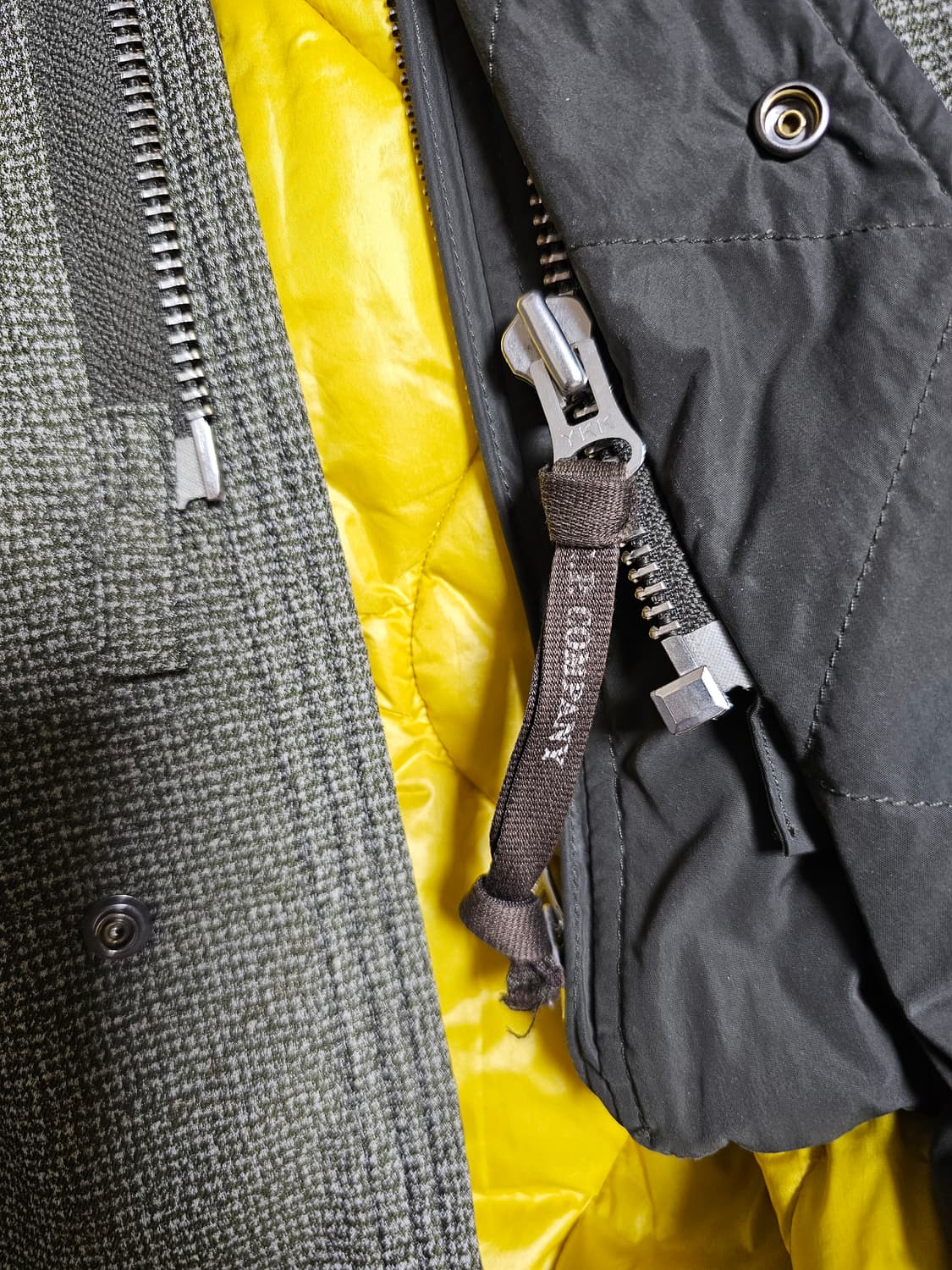 CP컴퍼니 JPT 라인의 트위드 코트. 정품 상품이미지4