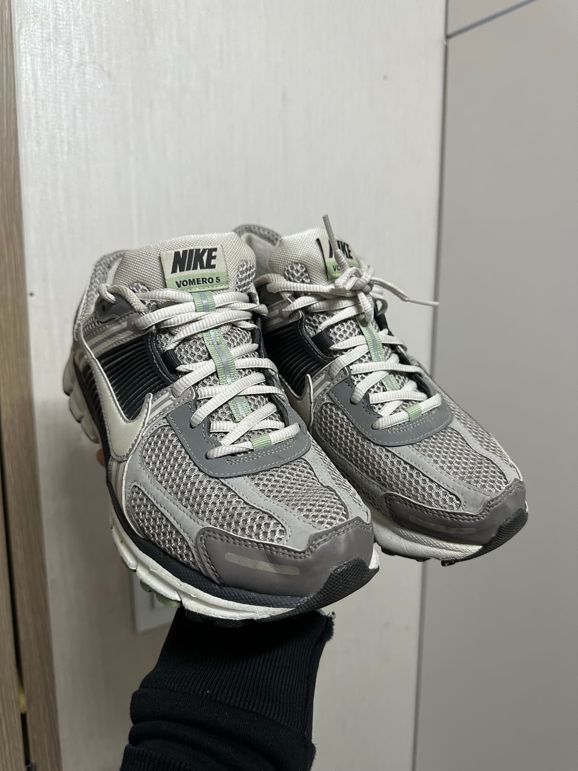 나이키 줌 보메로 5 회색 운동화 265mm 상품이미지3