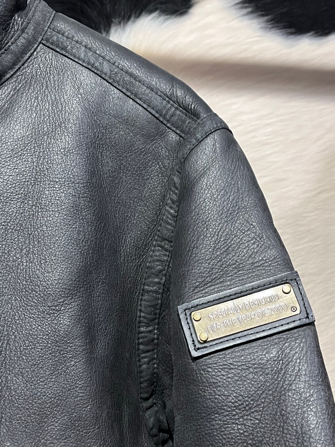 산토리 보스 크롭 버클 무스탕 상품이미지3