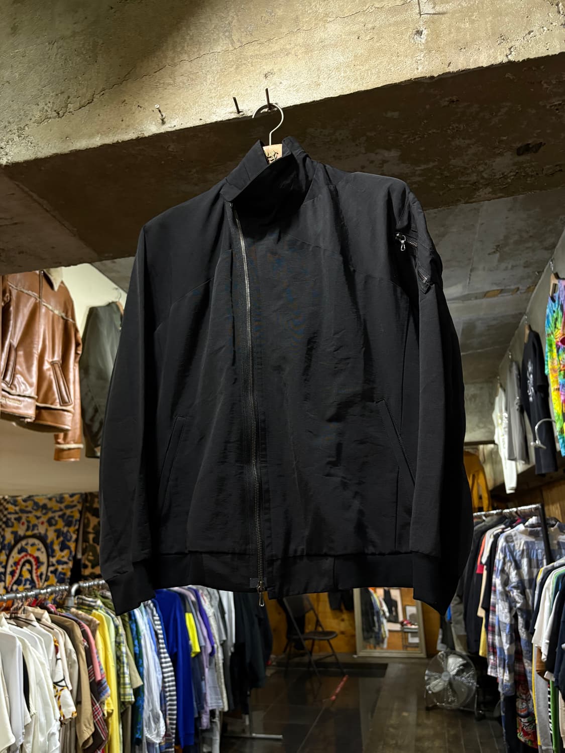 Julius 17ss 율리우스 사선 하이넥 자켓 상품이미지1