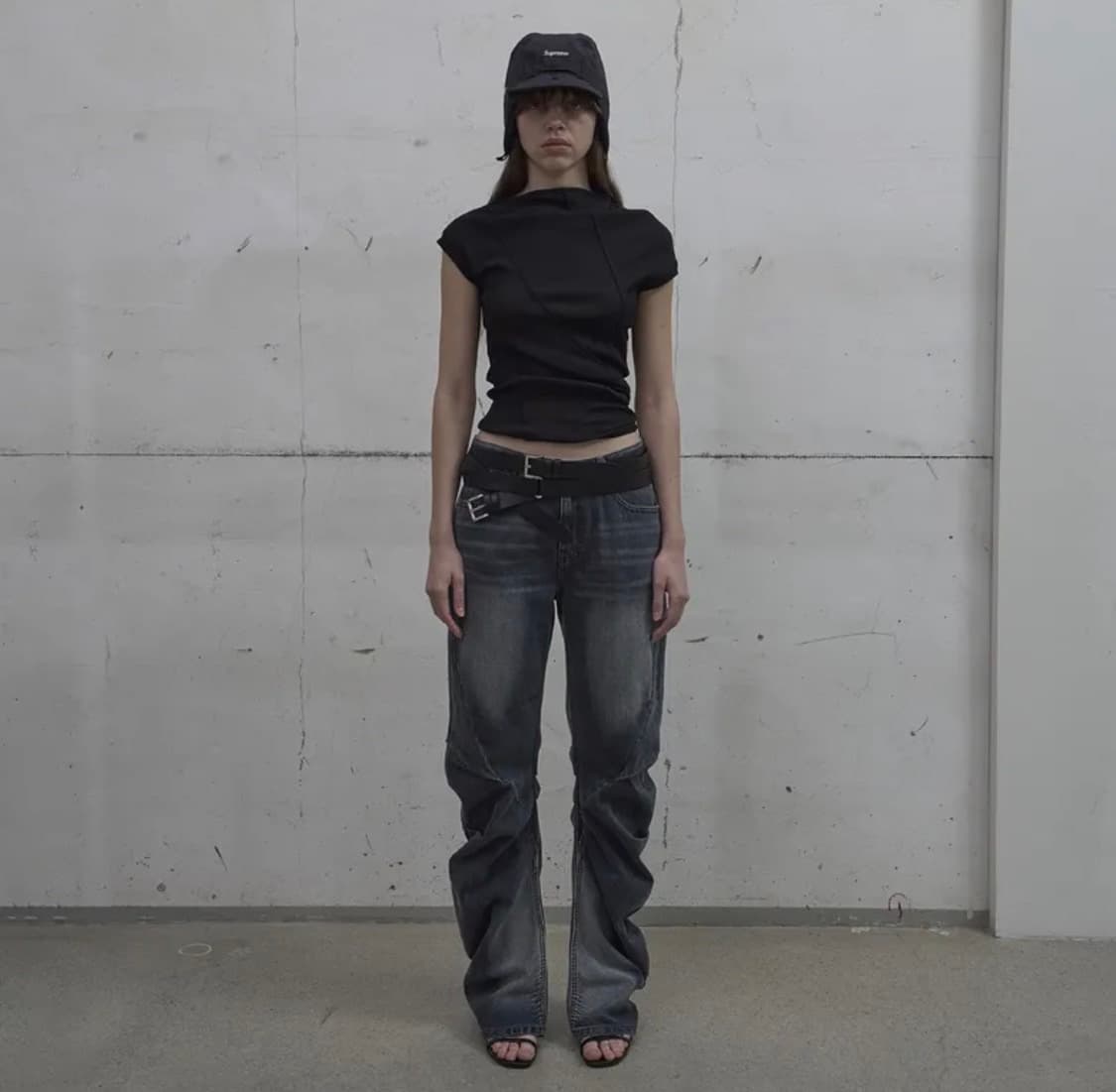 CURVED-SEAM WASHED DENIM (BLUE) 상품이미지1