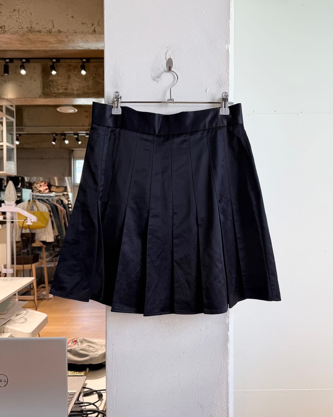 아페쎄 블랙 플리츠 랩 미니스커트 상품이미지4