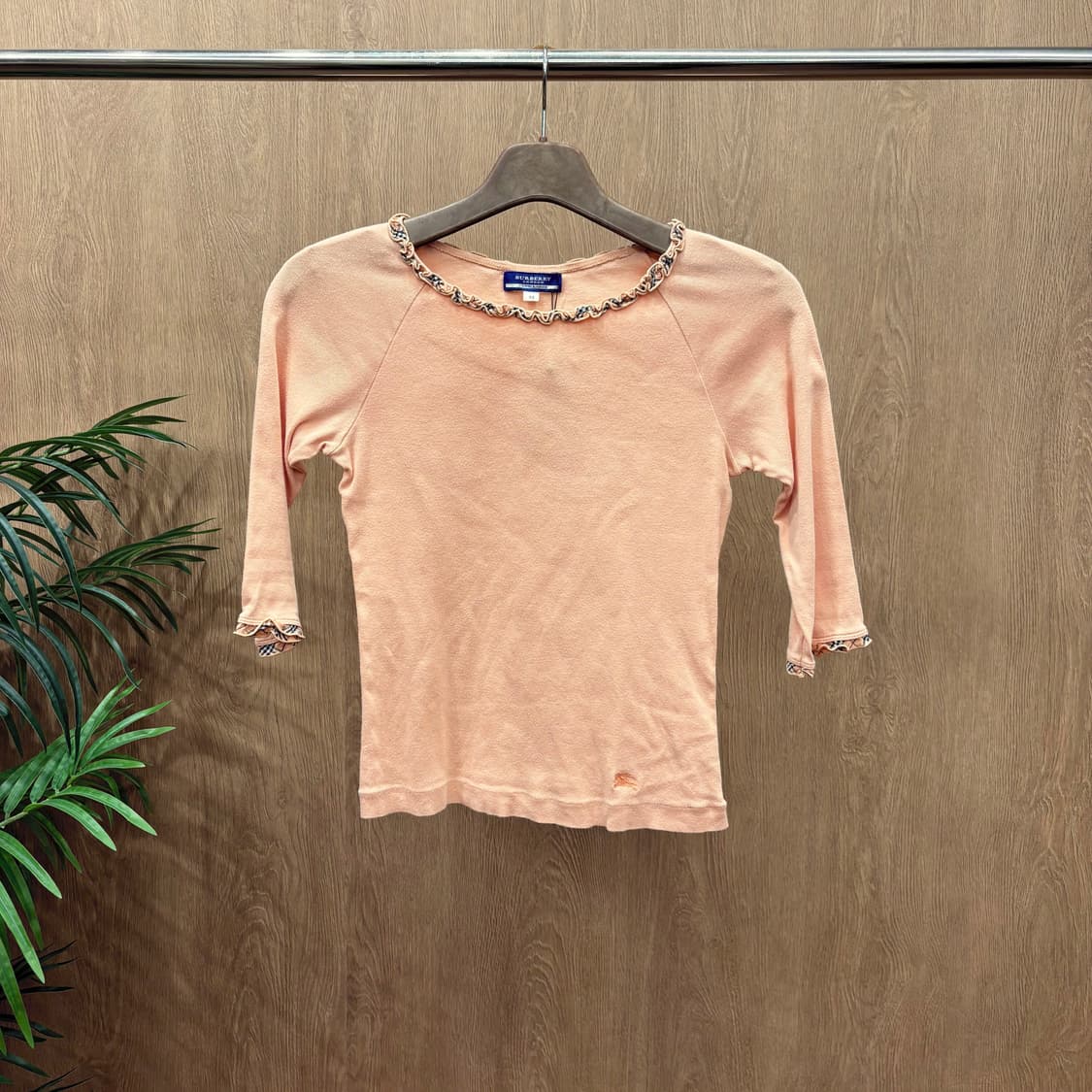 버버리 블루 라벨 코튼 7부 티셔츠 넥라인 소매 체크 프릴 디테일 오렌지 상품이미지1