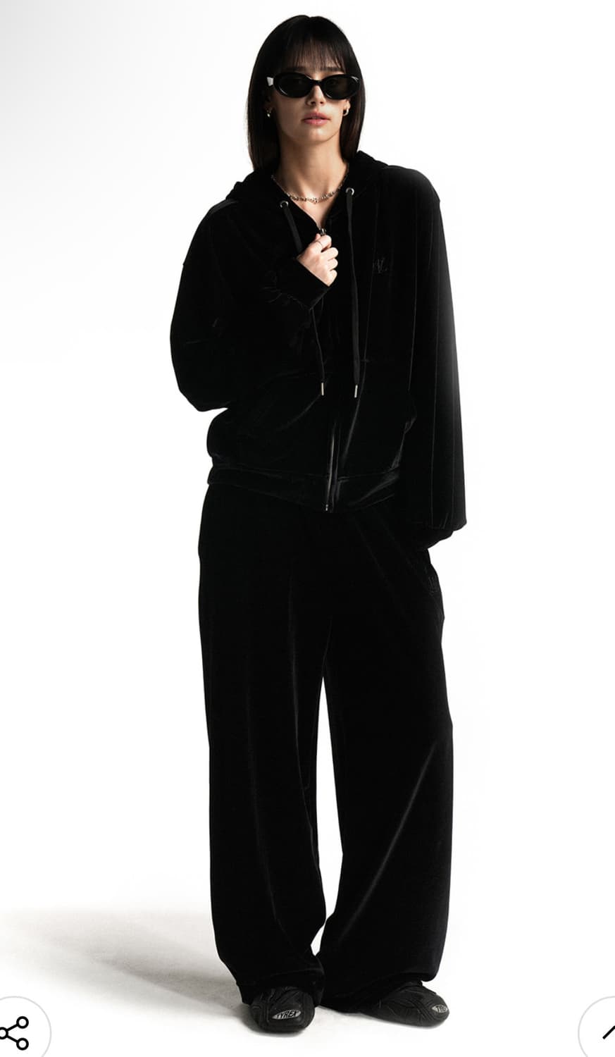 우알롱 Signature velour wide pants - BLACK 상품이미지3