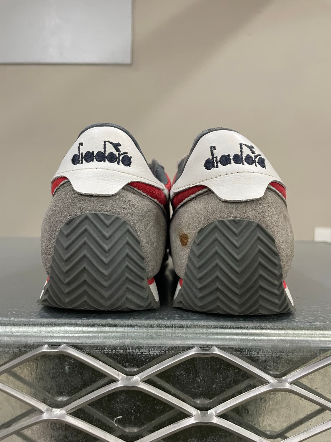 디아도라 레드 러닝 스니커즈 270 상품이미지3