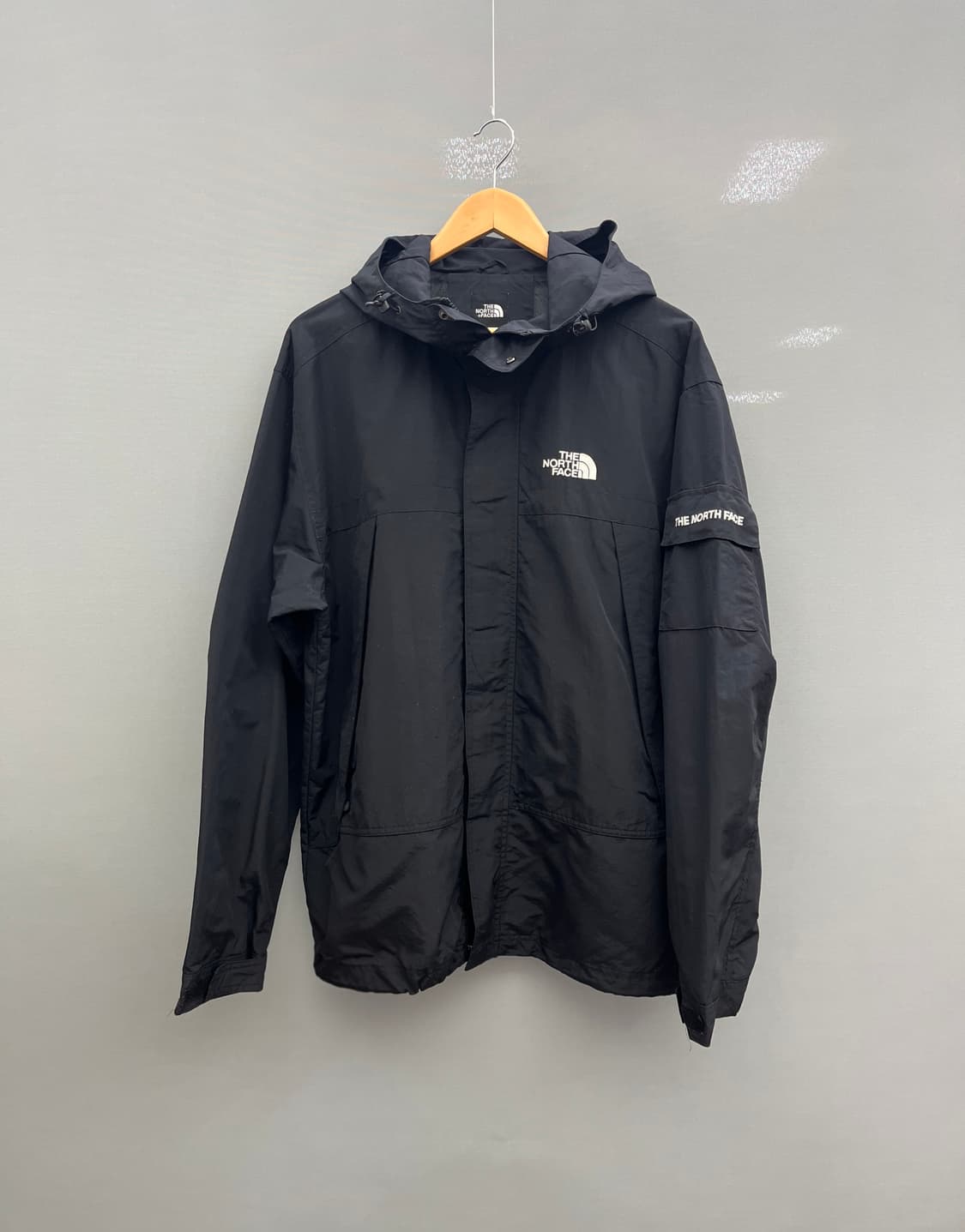 노스페이스 블랙 후드 바람막이 상품이미지1