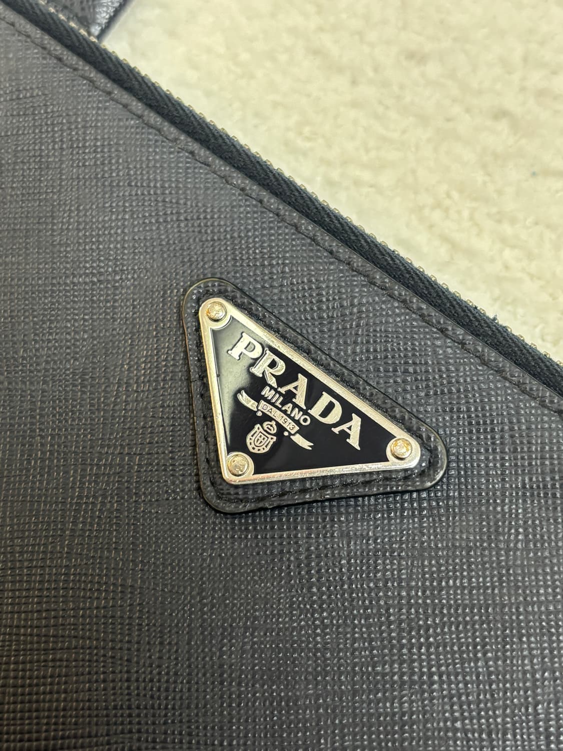 프라다 사피아노 레더 클러치 상품이미지4