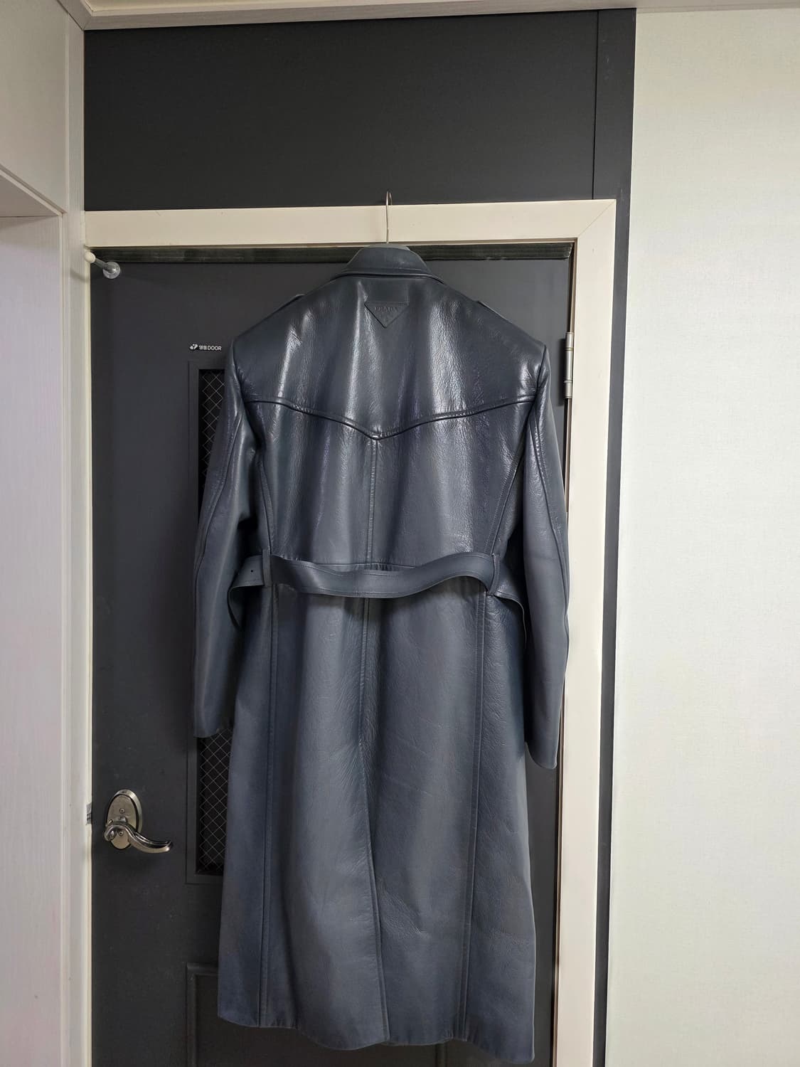 프라다 22fw 고트레더 더블 장교 코트 상품이미지2