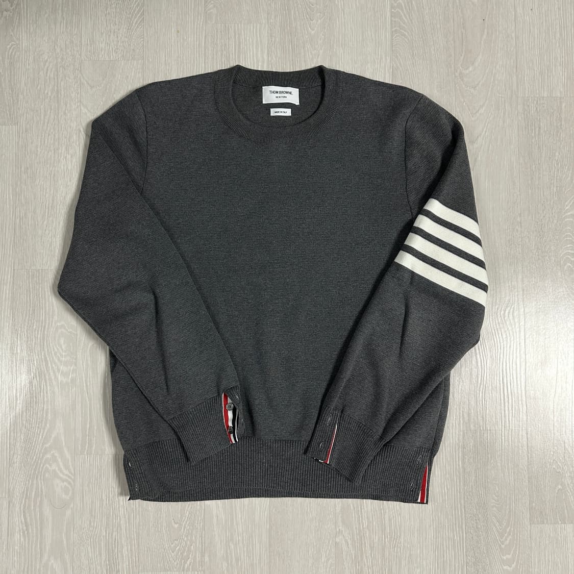 톰브라운 밀라노 스티치 사선 니트 그레이 색상 상품이미지1