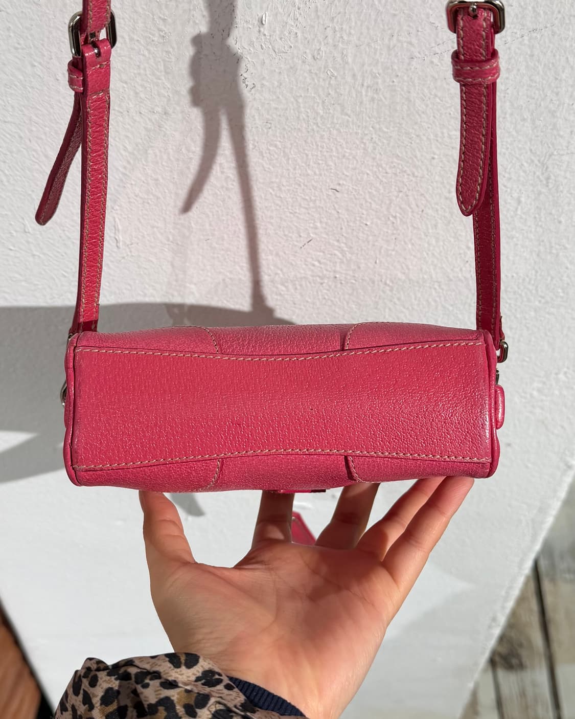 프라다 핑크 레더 미니 크로스바디 백 상품이미지6